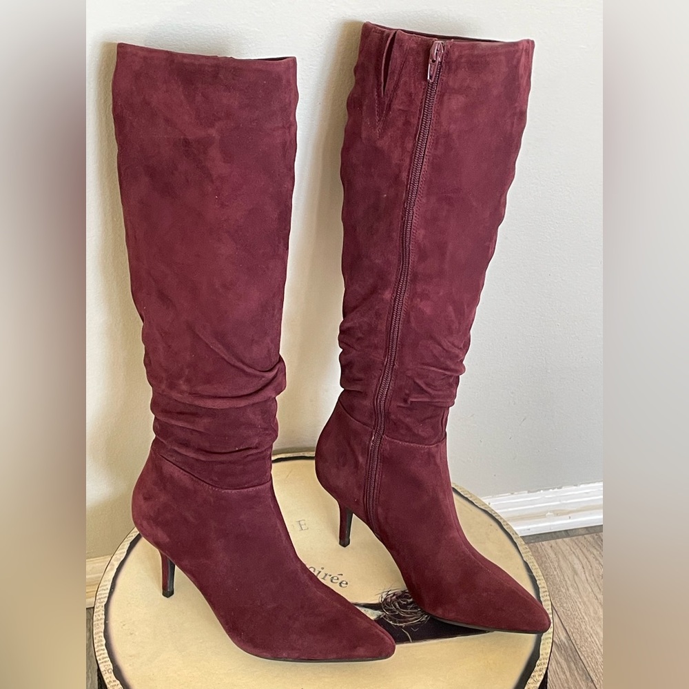 Isaac Mizrahi ladies suede slouch heel boots. Wine size 6